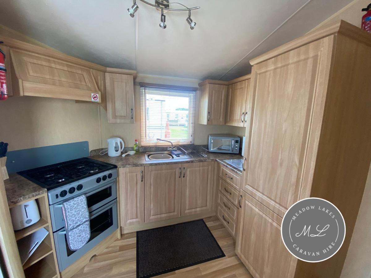 Coral Beach - Row 73 Van 2, Central Heating, Wifi, Bed Linen - Meadow Lakes Caravan & Lodge Hire Ingoldmells Exteriör bild