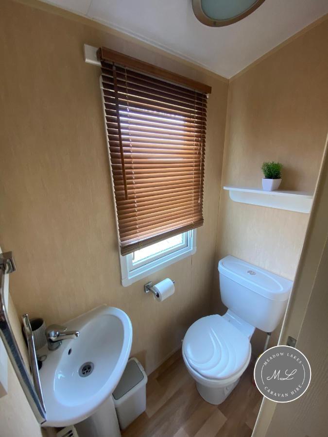 Coral Beach - Row 73 Van 2, Central Heating, Wifi, Bed Linen - Meadow Lakes Caravan & Lodge Hire Ingoldmells Exteriör bild